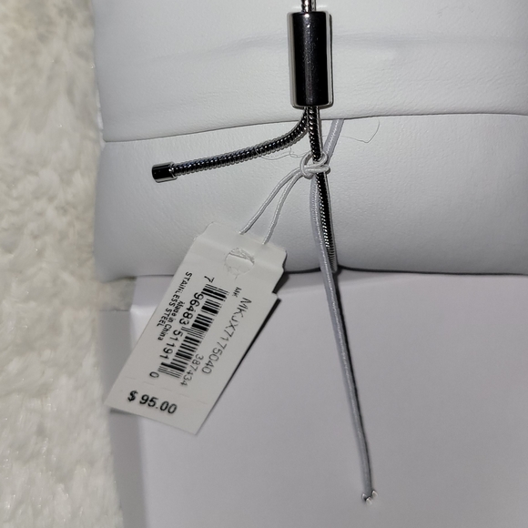 MK - Michael Kors Heart Bracelet in Silver - Picture 5 of 9